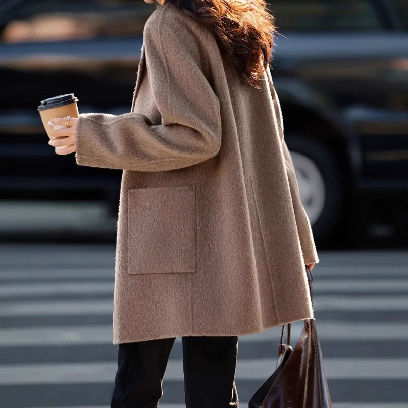 Women’s Coat – Relaxed Fit – Wool-Like Fabric – Double-Breasted – Notched Lapel – Mid Length