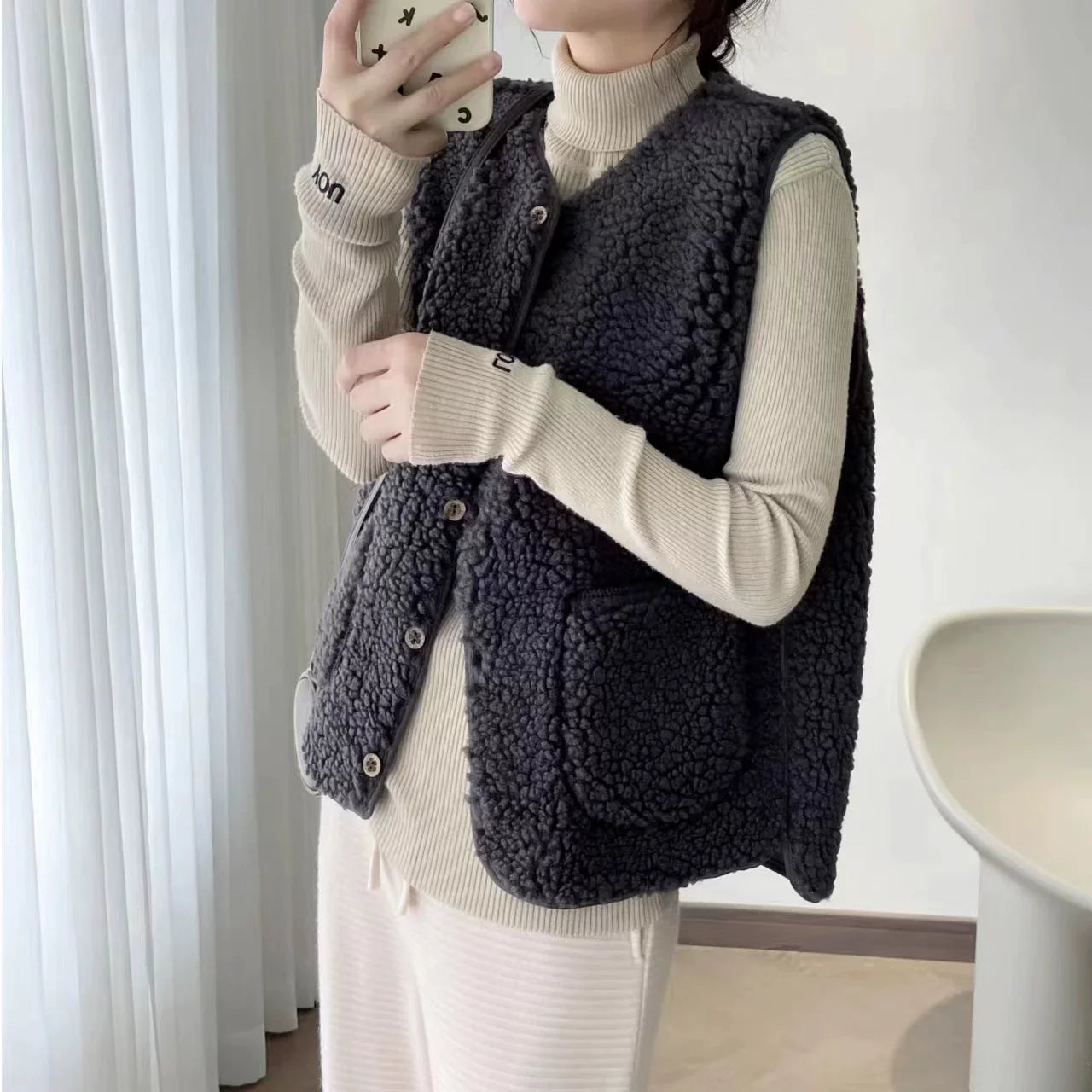 Women’s Vest – Plush Shearling Texture – Relaxed Fit – V-Neck – Button Front – Patch Pockets