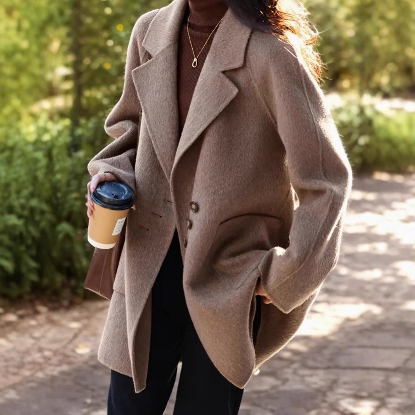 Women’s Coat – Relaxed Fit – Wool-Like Fabric – Double-Breasted – Notched Lapel – Mid Length