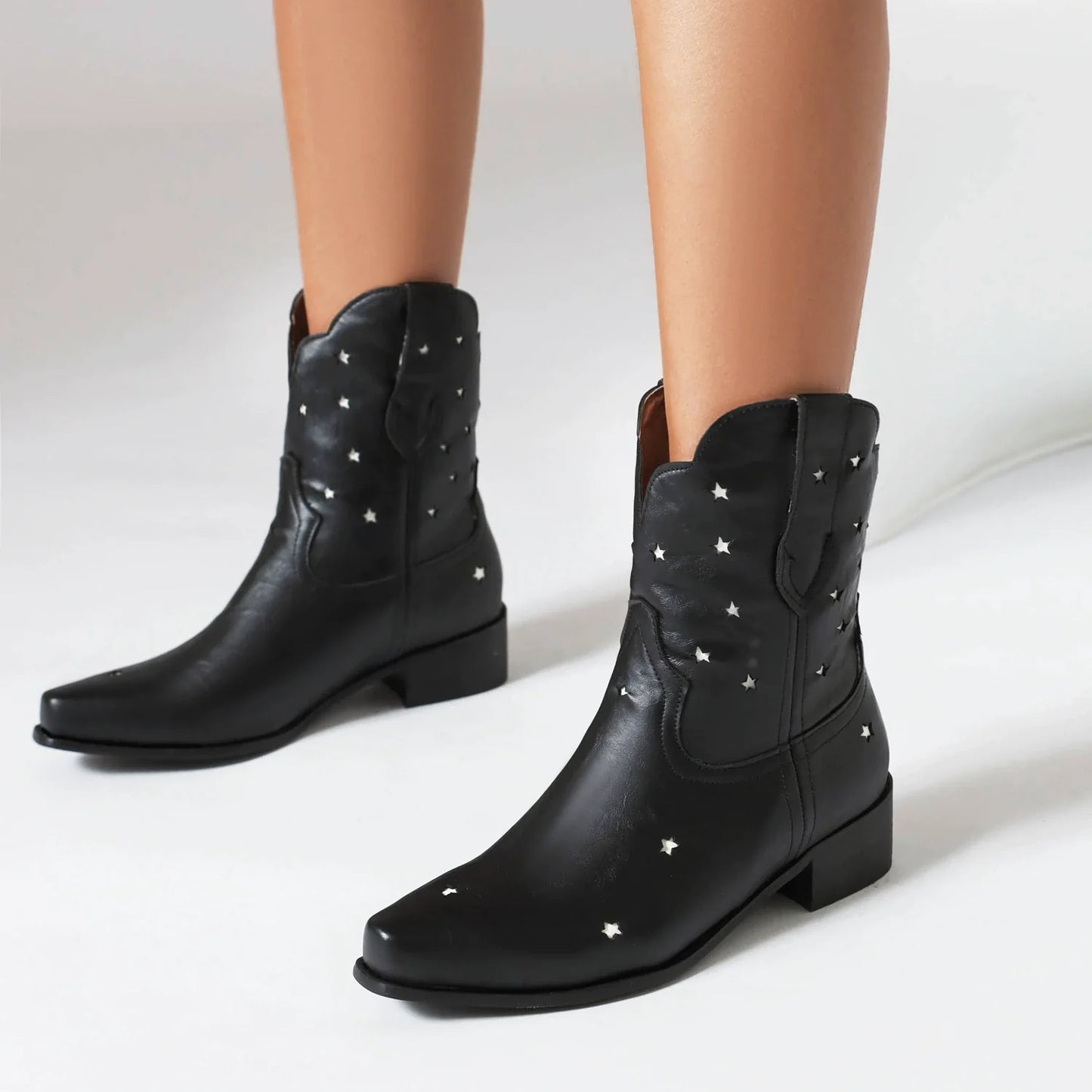 Women’s Ankle Boots – Snip Toe – Star Studded – Low Block Heel – Pull-On Western Style