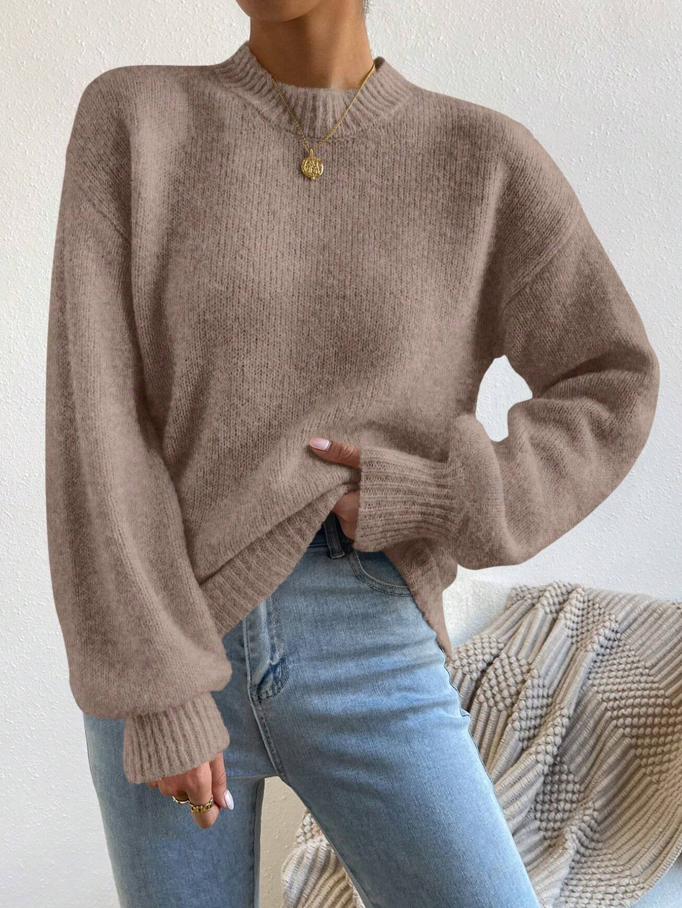 Women’s Knit Sweater – Relaxed Fit – Soft Texture – Crew Neck – Ribbed Cuffs