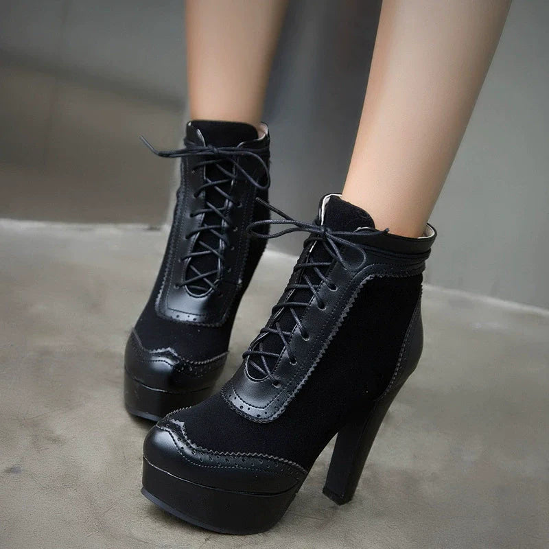 Women’s Ankle Boots – Faux Leather – Wingtip Brogue – Chunky Heel – Lace-Up Zip Closure