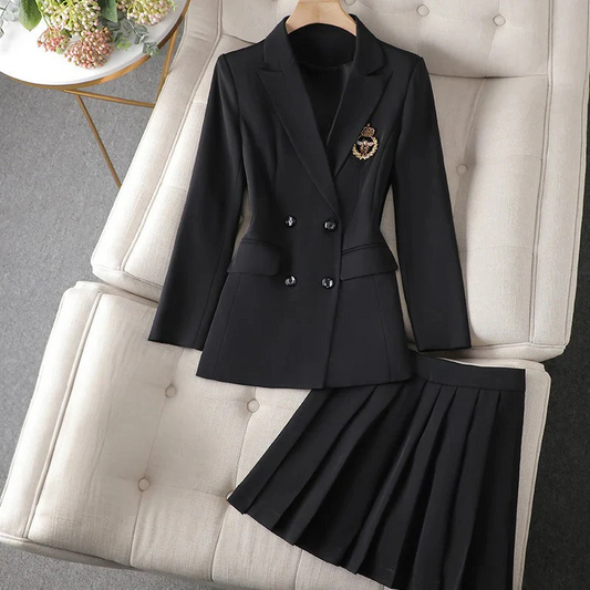Women’s 2-Piece Set – Slim Fit Wool Blend – Double-Breasted – Crest Detail – Hip Length